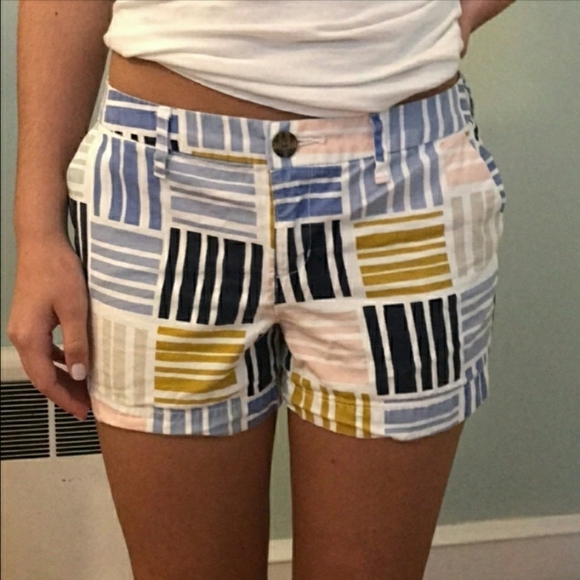 Old Navy Colorful Block Pattern Shorts Flat Front Chino Women's 6 Geometric EUC - Picture 1 of 8